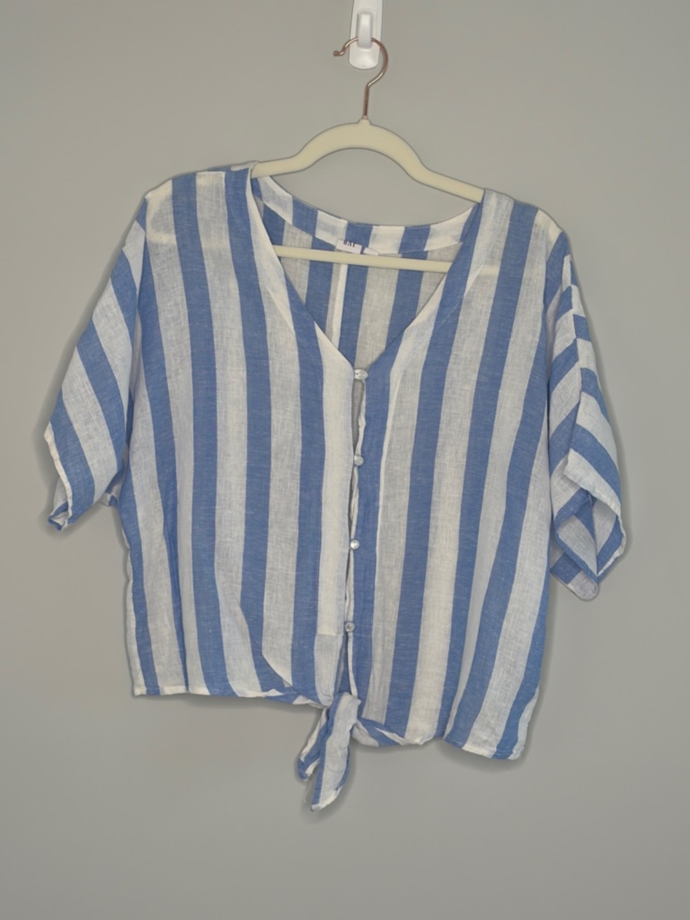GAP Striped Blue and White Tie-Front Women’s Button Top Linen Medium Vacation - Picture 2 of 8